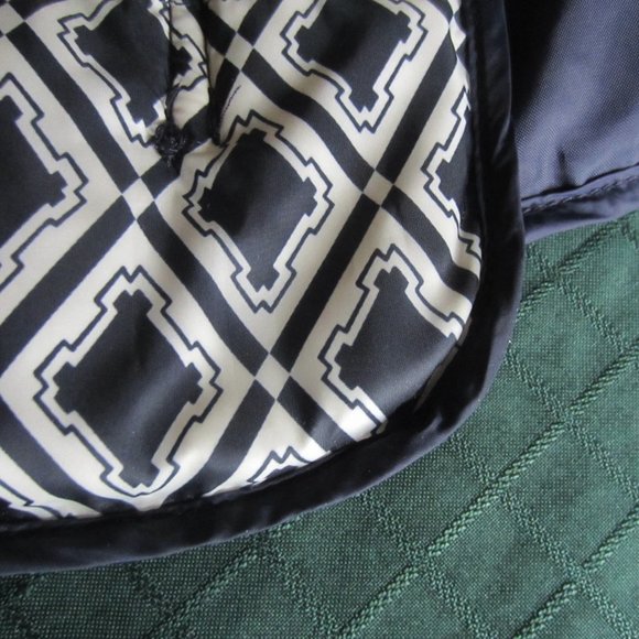 TALBOTS Womens Vest Size M Puffy Quilted Down Fill Navy Pattern Pockets Zip/Snap - Picture 9 of 10